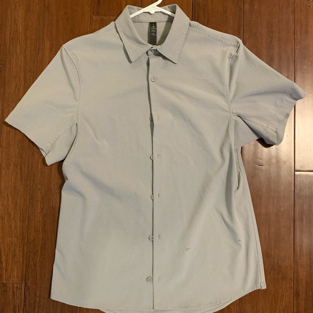 Lululemon short sleeve button down small
